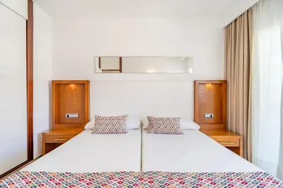Cama o camas de una habitación en Apartamentos Cabau Altair