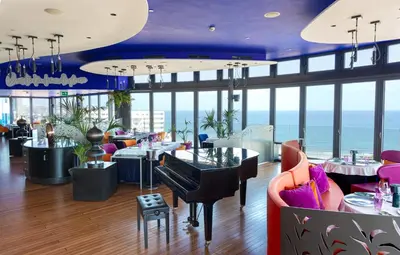 Un restaurante o sitio para comer en Bohemia Suites & Spa - Adults Only