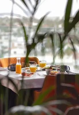 Comida en o cerca de este hotel