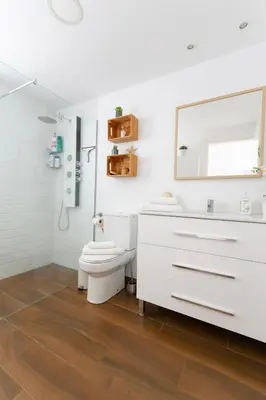 Un baño de Cozy and sea views private terrace apartment