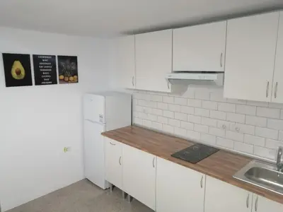 Una cocina o zona de cocina en Alcaravaneras Hostel