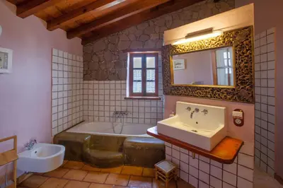 Un baño de Azuaje Mountain Hideaway House Moya