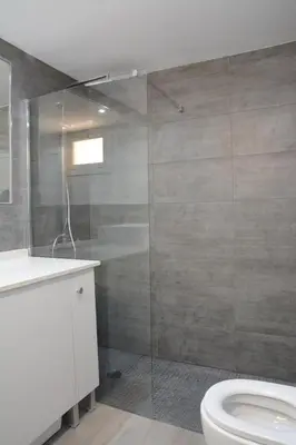 Un baño de BC Apartment