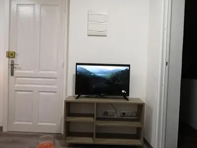 Una televisión o centro de entretenimiento en Apartamento la piedra viva 1 arinaga