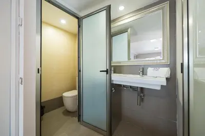 Un baño de eó Corona Cedral