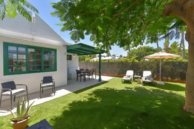 Jardín al aire libre en Cozy Bungalow Playa Flor Maspalomas by VillaGranCanaria
