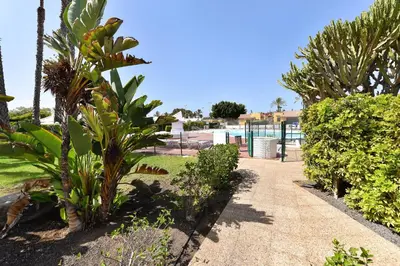 Jardín al aire libre en Cozy Bungalow Playa Flor Maspalomas by VillaGranCanaria