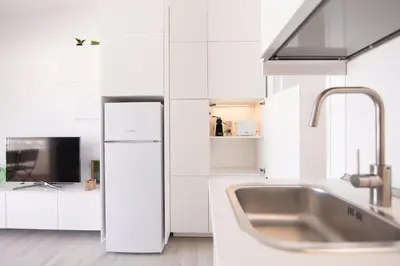 Una cocina o zona de cocina en Deluxe Apartment. 50 meters Beach