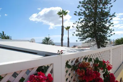 Un balcón o terraza de Deluxe Apartment. 50 meters Beach