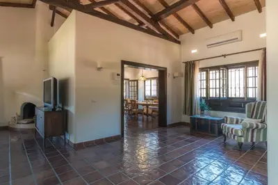 Una televisión o centro de entretenimiento en Oasis Privado | Finca Horno de la Teja