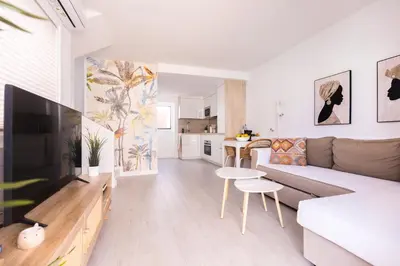 Una televisión o centro de entretenimiento en Maravilloso Duplex en San Agustin