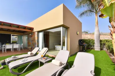 Jardín al aire libre en Salobre Villa with Pool Par 4 nr 9 by VillaGranCanaria