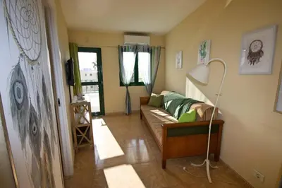 Zona de estar de Centrico apartamento 423 by CASAS COCODRILO