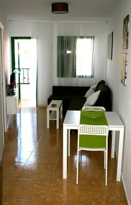 Zona de estar de Céntrico apartamento 201 by CASAS COCODRILO