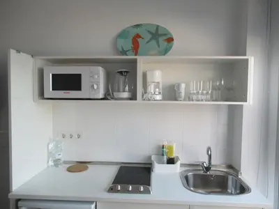 Una cocina o zona de cocina en Vivelorural estudio Las Canteras vista mar- 308