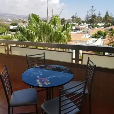 5 min walk from Yumbo 309-322
