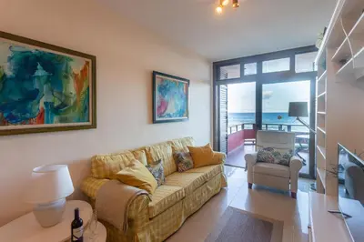 Zona de estar de Front line beach with fantastic terrace.