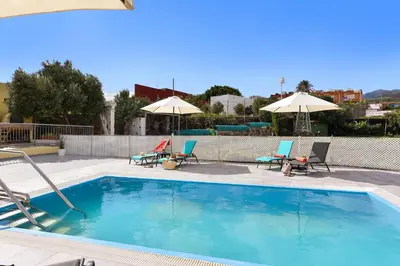 Piscina en o cerca de Los Algodones Cottage with Pool by VillaGranCanaria
