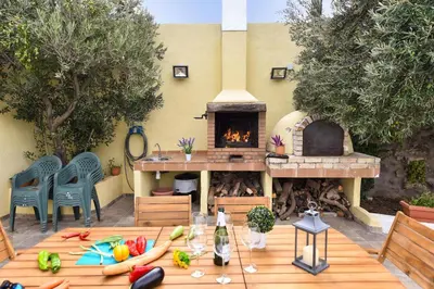 Bebidas en Los Algodones Cottage with Pool by VillaGranCanaria