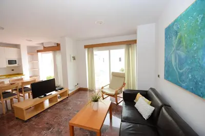 Una televisión o centro de entretenimiento en ESPECTACULAR ATICO CON TERRAZA A 50 MT PLAYA CANTERAS