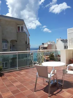 Un balcón o terraza de ESPECTACULAR ATICO CON TERRAZA A 50 MT PLAYA CANTERAS