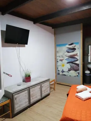 Una televisión o centro de entretenimiento en Casa rural la cruz