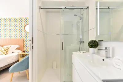 Un baño de Mogan Beachfront apartment V&L by VillaGranCanaria