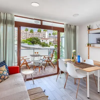 Modern Apt with Pool - Yumbo & Beach