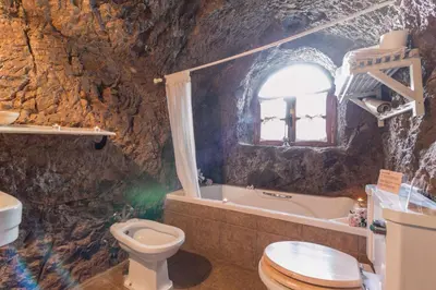 Un baño de Casa Cueva Las Margaritas By Artenatur