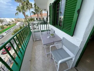 Un balcón o terraza de Sunrise Apartment - Playa del Inglés
