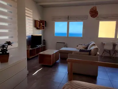 Una televisión o centro de entretenimiento en Ático en Las Canteras