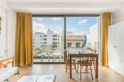 Un balcón o terraza de Loft moderno con balcón al lado de Las Canteras