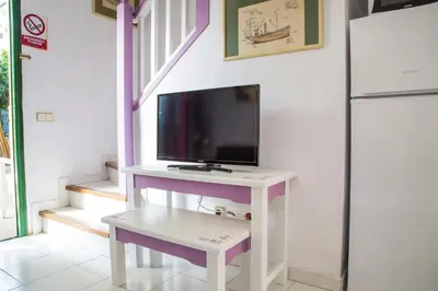 Una televisión o centro de entretenimiento en Complejo Sun's Gardens - Maspalomas