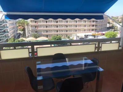 Un balcón o terraza de Playa del Inglés 5 min walk from Yumbo! 512