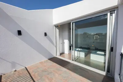 Un balcón o terraza de Sunny and quiet duplex