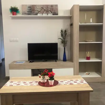 Una televisión o centro de entretenimiento en Seifía BA