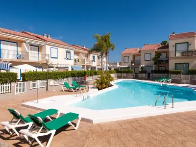 Piscina en o cerca de Bungalow Marina Deluxe by VillaGranCanaria