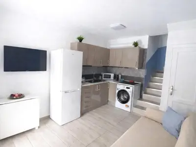 Una cocina o zona de cocina en BUNGALOW en CAMPO INTERNACIONAL