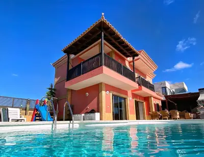 Piscina en o cerca de Luxury 5 star Villa Violetta with amazing sea view, jacuzzi and heated pool