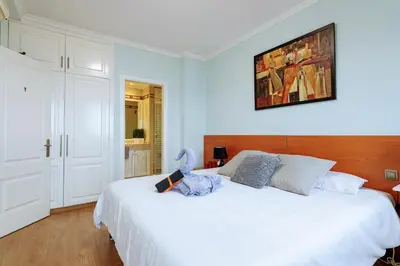 Cama o camas de una habitación en Luxury 5 star Villa Violetta with amazing sea view, jacuzzi and heated pool