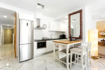 Una cocina o zona de cocina en Puerto de Mogan - Luxe Apartment with roof terrace and sea view