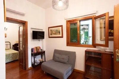 Una televisión o centro de entretenimiento en El Estanco 14