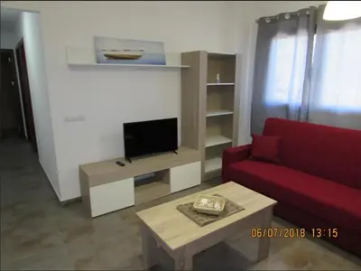 Una televisión o centro de entretenimiento en Seifía BB