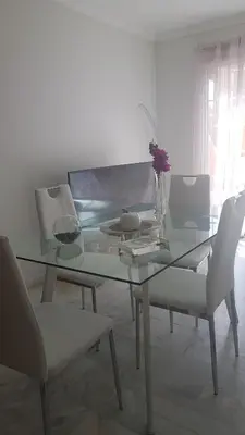 Una televisión o centro de entretenimiento en la CASITA DEL CORAZON