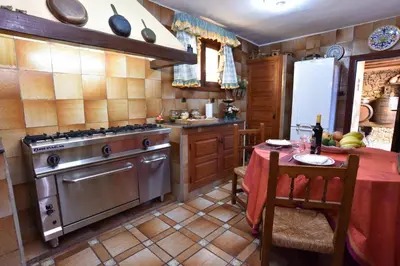 Una cocina o zona de cocina en Casa Rural El Borbullón