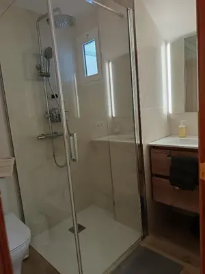 Un baño de Casa cerca del campo y la ciudad