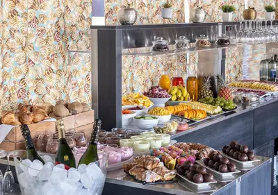 Comida en o cerca de este hotel
