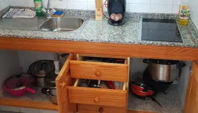 Una cocina o zona de cocina en Two bedroom apartment 2 min from beach