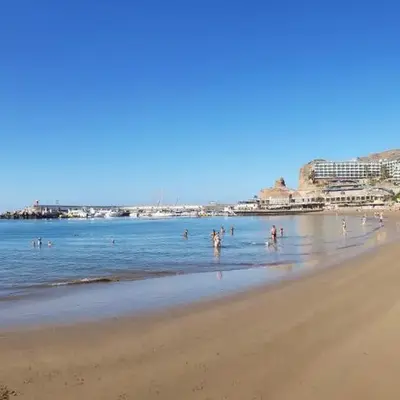 Two bedroom apartment 2 min from beach
