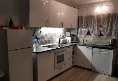 Una cocina o zona de cocina en Luxury 2 bedroom APT 50 m from beach